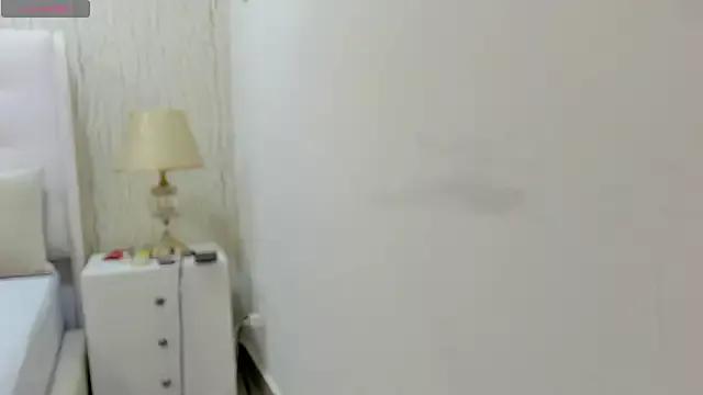 lara_wolf from StripChat