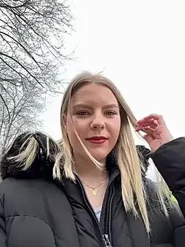 LaraBlond from StripChat