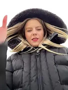 LaraBlond from StripChat