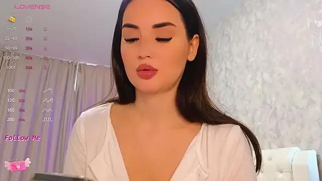 LaraSkinny from StripChat
