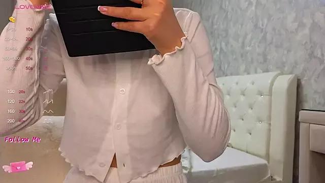 LaraSkinny from StripChat