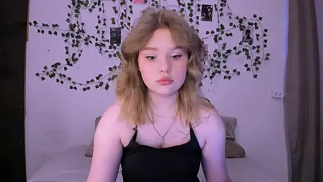 LaseyMoon from StripChat is Freechat