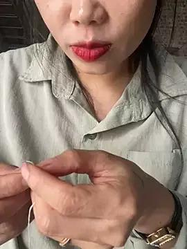 Laura8910 from StripChat is Freechat