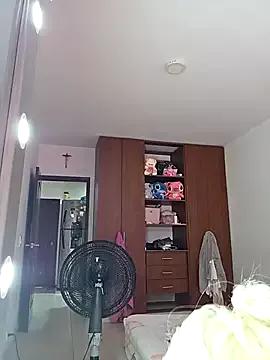 Girls: discover live performances with matured cam models, from teasing to fixations, in a variety of stunning live sex cams.