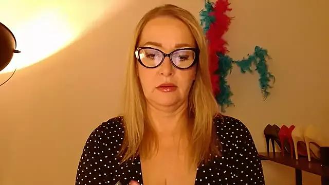 leaxSTAR from StripChat is Freechat