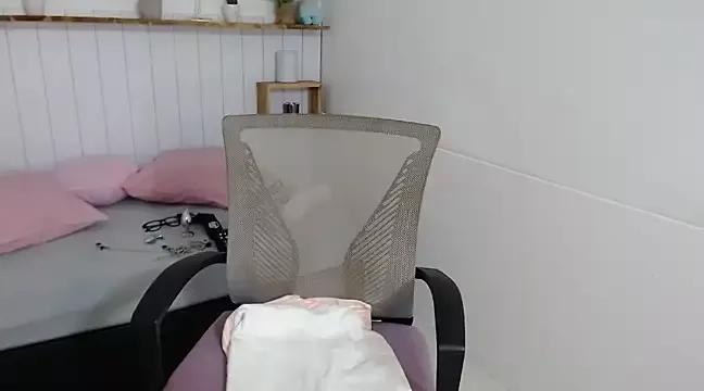 Girls: discover live performances with matured cam models, from teasing to fixations, in a variety of stunning live sex cams.