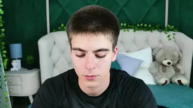 Leonard_Cross from StripChat is Freechat