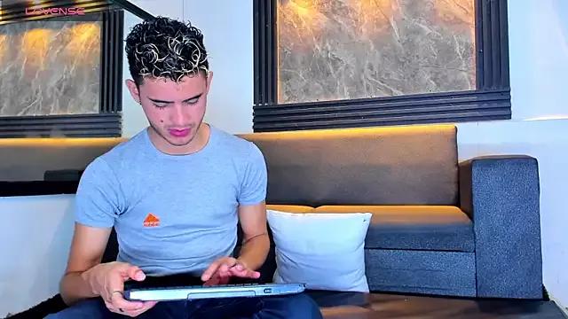 liaam_mendoza from StripChat
