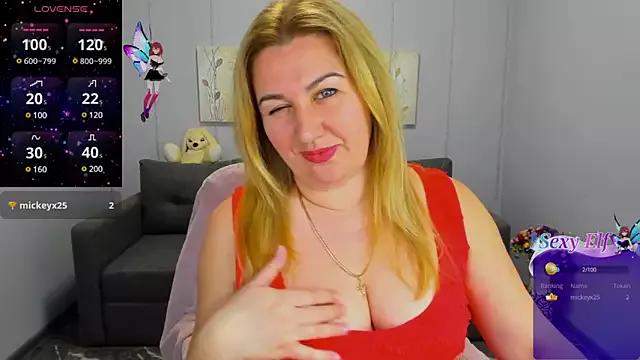 Lili_Crossi from StripChat is Freechat