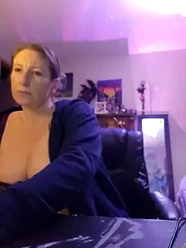 lilyhornyhousewife from StripChat