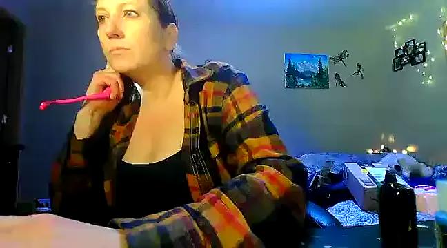 lilyhornyhousewife from StripChat