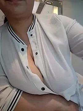 Girls: discover live performances with matured cam models, from teasing to fixations, in a variety of stunning live sex cams.
