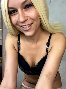 Lilyy_Banks from StripChat