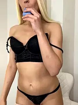 Lilyy_Banks from StripChat