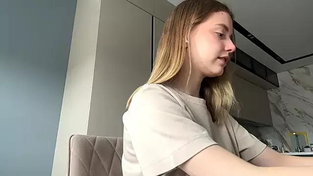LinaMoonBlessed from StripChat is Freechat