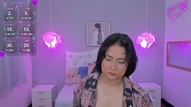 Girls: discover live performances with matured cam models, from teasing to fixations, in a variety of stunning live sex cams.