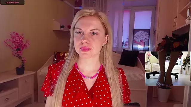 LiSinDoll from StripChat is Freechat