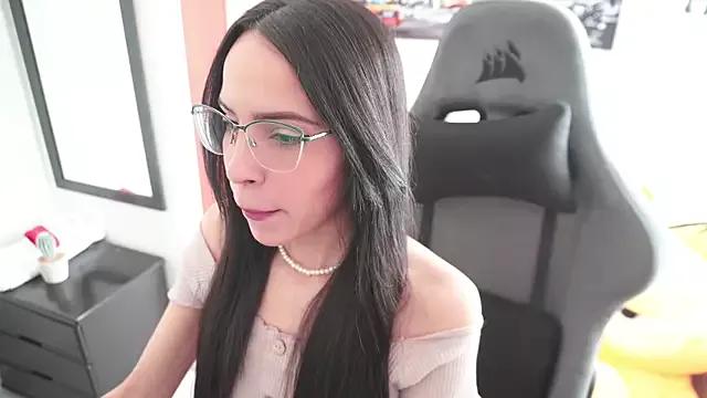 little-eli from StripChat is Freechat