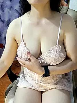 Girls: discover live performances with matured cam models, from teasing to fixations, in a variety of stunning live sex cams.