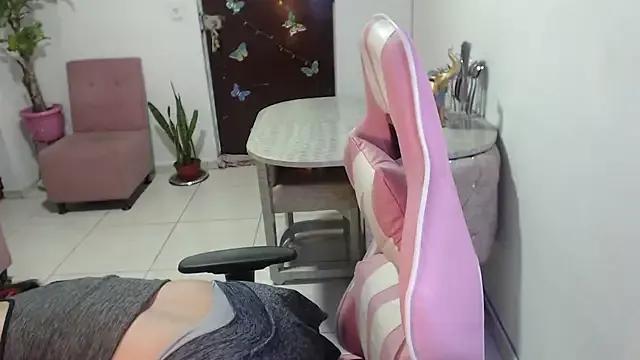 littleangel1_m from StripChat is Freechat