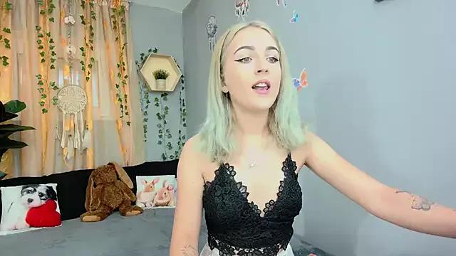 LittleAngelXO from StripChat