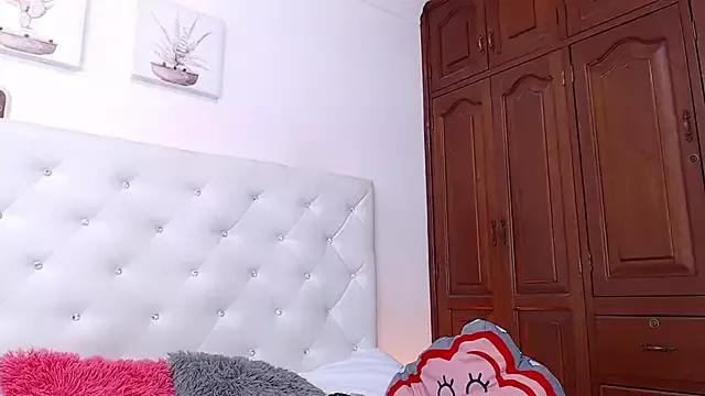 Girls: discover live performances with matured cam models, from teasing to fixations, in a variety of stunning live sex cams.