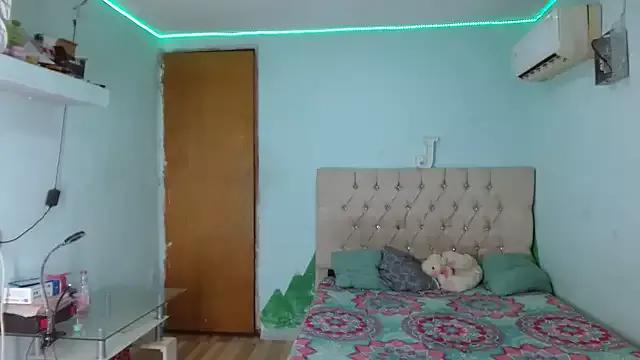 LittleWhiteBoys from StripChat is Freechat