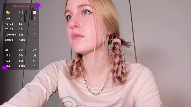 lola_forever from StripChat