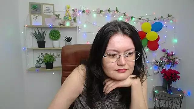 Girls: discover live performances with matured cam models, from teasing to fixations, in a variety of stunning live sex cams.