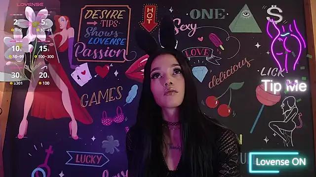 LolaLarsson from StripChat is Freechat