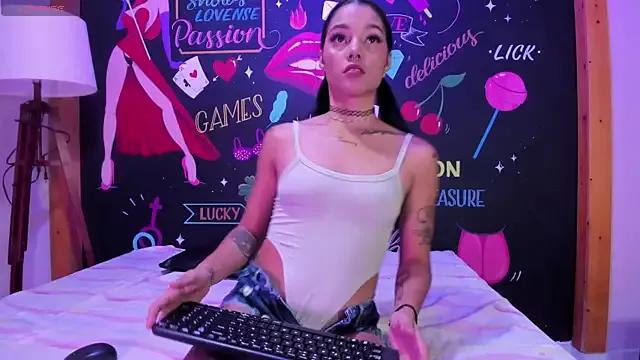 Girls: discover live performances with matured cam models, from teasing to fixations, in a variety of stunning live sex cams.