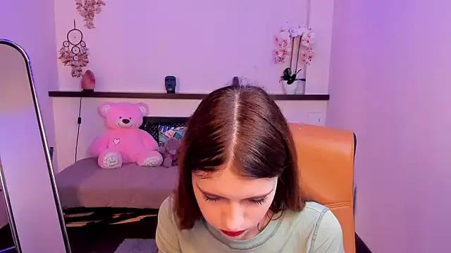 LolaSweetnesss from StripChat
