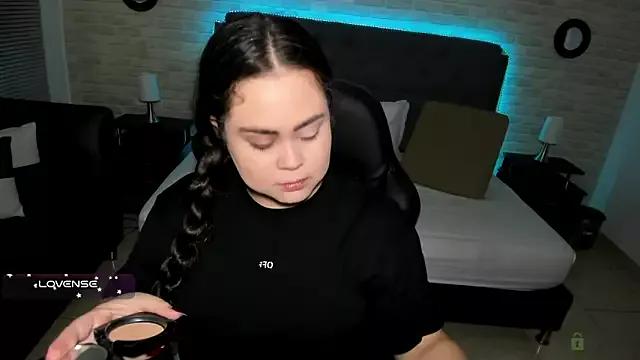 Girls: discover live performances with matured cam models, from teasing to fixations, in a variety of stunning live sex cams.