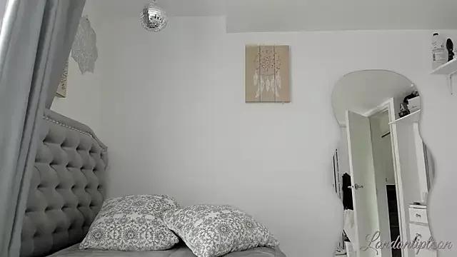 Girls: discover live performances with matured cam models, from teasing to fixations, in a variety of stunning live sex cams.