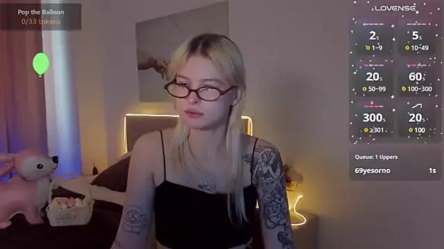 Girls: discover live performances with matured cam models, from teasing to fixations, in a variety of stunning live sex cams.