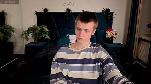 louie_evans from StripChat is Freechat