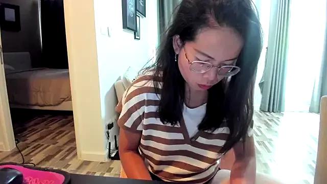 loveley_jenny from StripChat is Freechat
