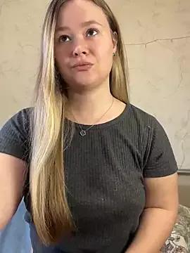 LovelyCaramelle from StripChat is Freechat