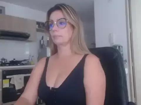 Girls: discover live performances with matured cam models, from teasing to fixations, in a variety of stunning live sex cams.