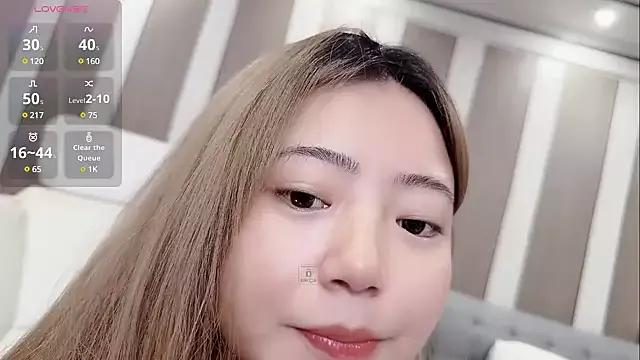 lovexuanzi from StripChat is Freechat