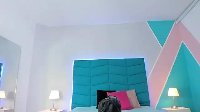 Girls: discover live performances with matured cam models, from teasing to fixations, in a variety of stunning live sex cams.