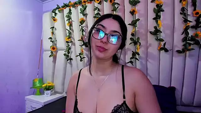 Girls: discover live performances with matured cam models, from teasing to fixations, in a variety of stunning live sex cams.