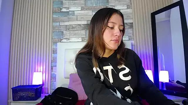 Girls: discover live performances with matured cam models, from teasing to fixations, in a variety of stunning live sex cams.