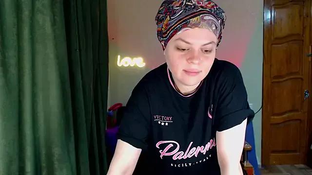 lucywmiller_ from StripChat is Freechat