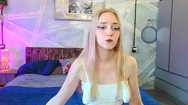 Luna-Fever from StripChat is Freechat