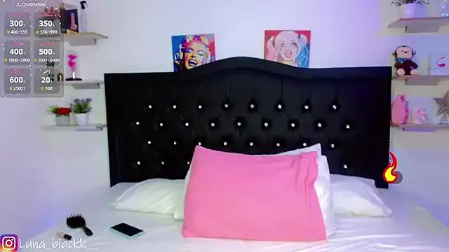 Luna_blackk from StripChat is Freechat