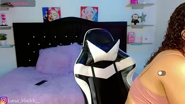 Luna_blackk from StripChat is Freechat