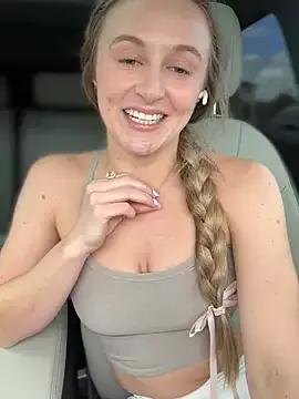 lunagirl13 from StripChat is Freechat