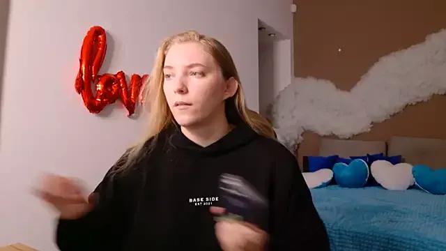 LunaSloan from StripChat is Freechat