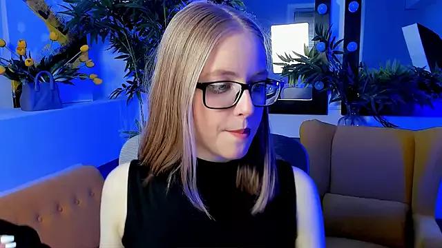 LunaWiinters from StripChat is Freechat